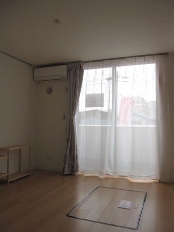om130304-living.JPG