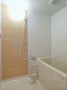 JR川越線徒歩17分　ファミリー入居可　長屋　木造2階建て　中型犬1頭飼育相談可　小型犬1頭飼育相談可　無料インターネット