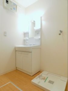 JR川越線徒歩17分　ファミリー入居可　長屋　木造2階建て　中型犬1頭飼育相談可　小型犬1頭飼育相談可　無料インターネット