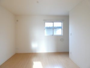 JR川越線徒歩17分　ファミリー入居可　長屋　木造2階建て　中型犬1頭飼育相談可　小型犬1頭飼育相談可　無料インターネット