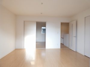JR川越線徒歩17分　ファミリー入居可　長屋　木造2階建て　中型犬1頭飼育相談可　小型犬1頭飼育相談可　無料インターネット