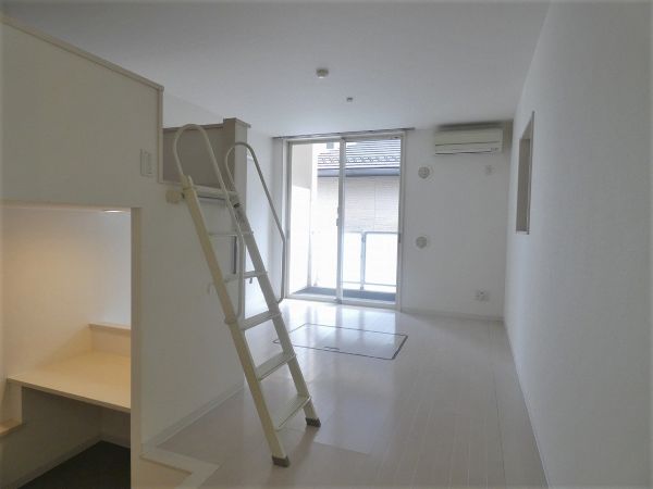 ロマネガーデン 室内 ロフト DEN